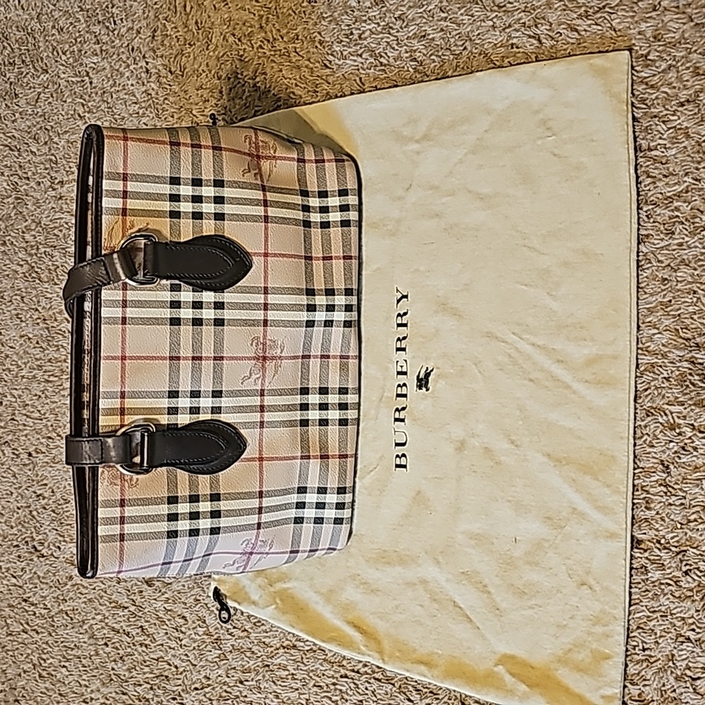 Burberry shoulder purse with dust cover in excellent condition